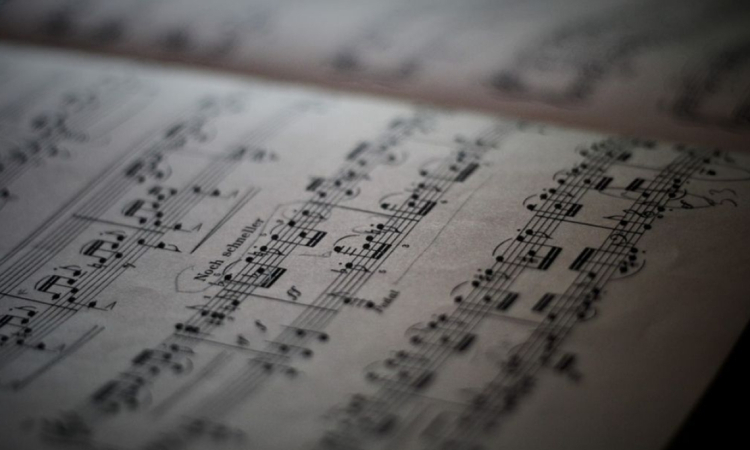 Συνέντευξη με τον αρχιμουσικό, συνθέτη, πιανίστα και δάσκαλο μουσικής, Φίλιππο Χίου